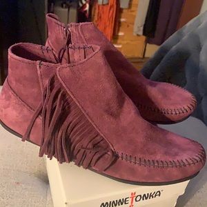Minnetonka suede fringed booties